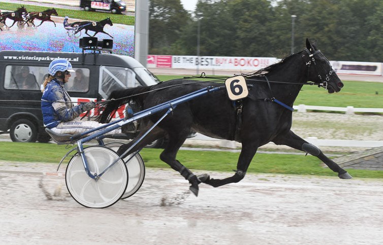 Juliette vierde, Loes vijfde op Victoria Park Wolvega.